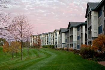 Exterior view of Holiday Inn Club Vacations Lake Geneva Resort.