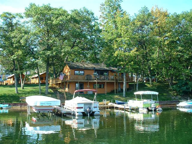 What are some good lake resorts in Michigan?