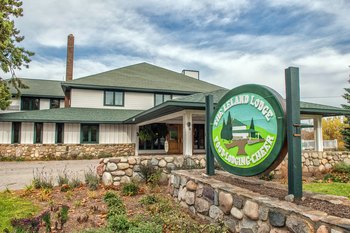 Exterior view of The Leland Lodge and Conference Center.