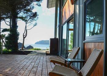 Vacation rental patio at Redwood Coast Vacation Rentals.