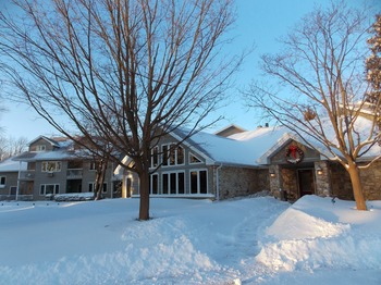 Exterior view of Waterbury Inn Condominium Resort.