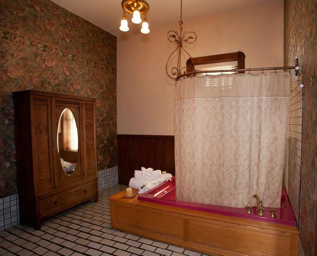 Palace Hotel and Bath House Spa (Eureka Springs, AR) Resort Reviews
