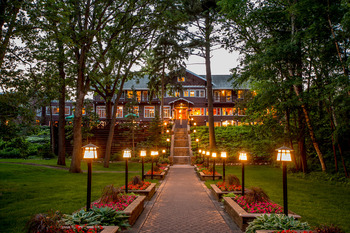 Exterior view of Grand View Lodge.