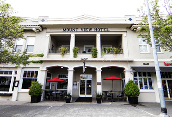 Exterior view of Mount View Hotel & Spa.