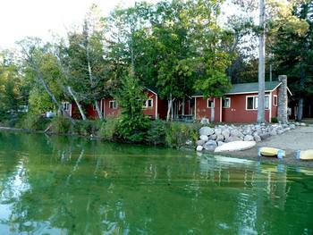 Lakeside cabins at Anderson's Starlight Bay Resort.
