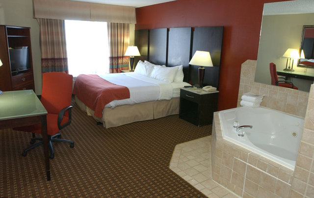 Holiday Inn Hotel & Suites Owatonna (Owatonna, MN) - Resort Reviews