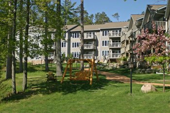 Condos exterior at The Beacons of Minocqua.