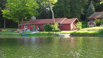 Exterior view of Five Lakes Resort.