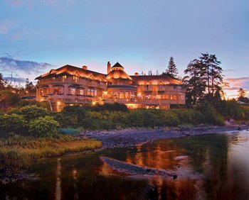 Exterior view of Painter's Lodge.